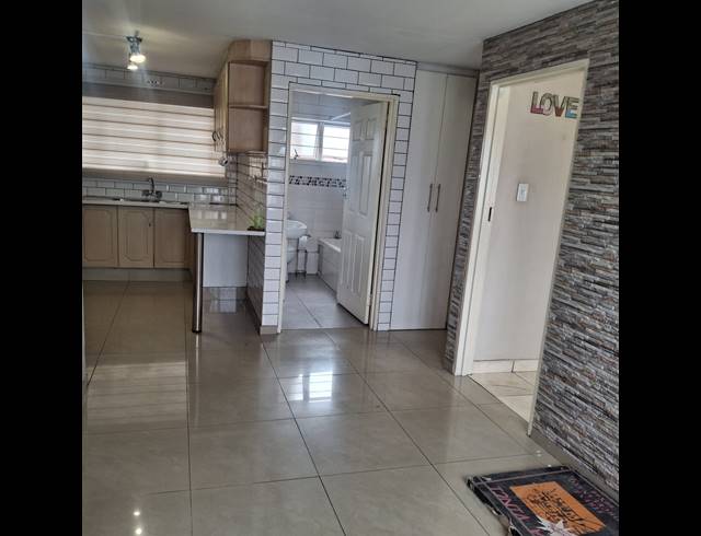 2 BEDROOM FLAT FOR SALE IN AUSTERVILLE